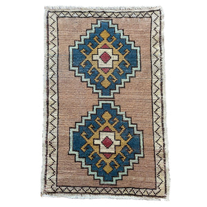 Front view of Deixa Vintage Wool Rug on white background - H+E Goods Company