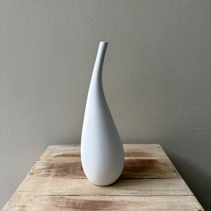 Teardrop Porcelain Vase - H+E Goods Company