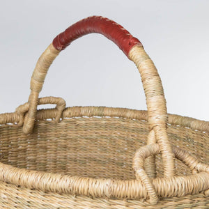 Close-up view of the handle of the hamper basket - H+E Goods Company